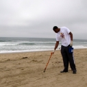 Andrew Bynum collecting trash: LA Lakers / Delta Corporate Healer Beach Cleanup