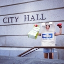 Eco-champion reusable bag prevails over single-use plastic bag