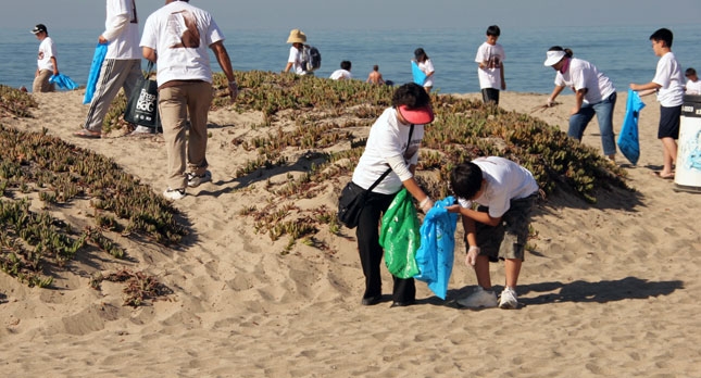 Heal the Bay Nothing But Sand Monthly Cleanup Venice Pier Beach Los Angeles
