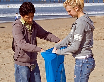 Volunteers at Heal the Bay’s Monthly Nothin’ But Sand Beach Cleanup